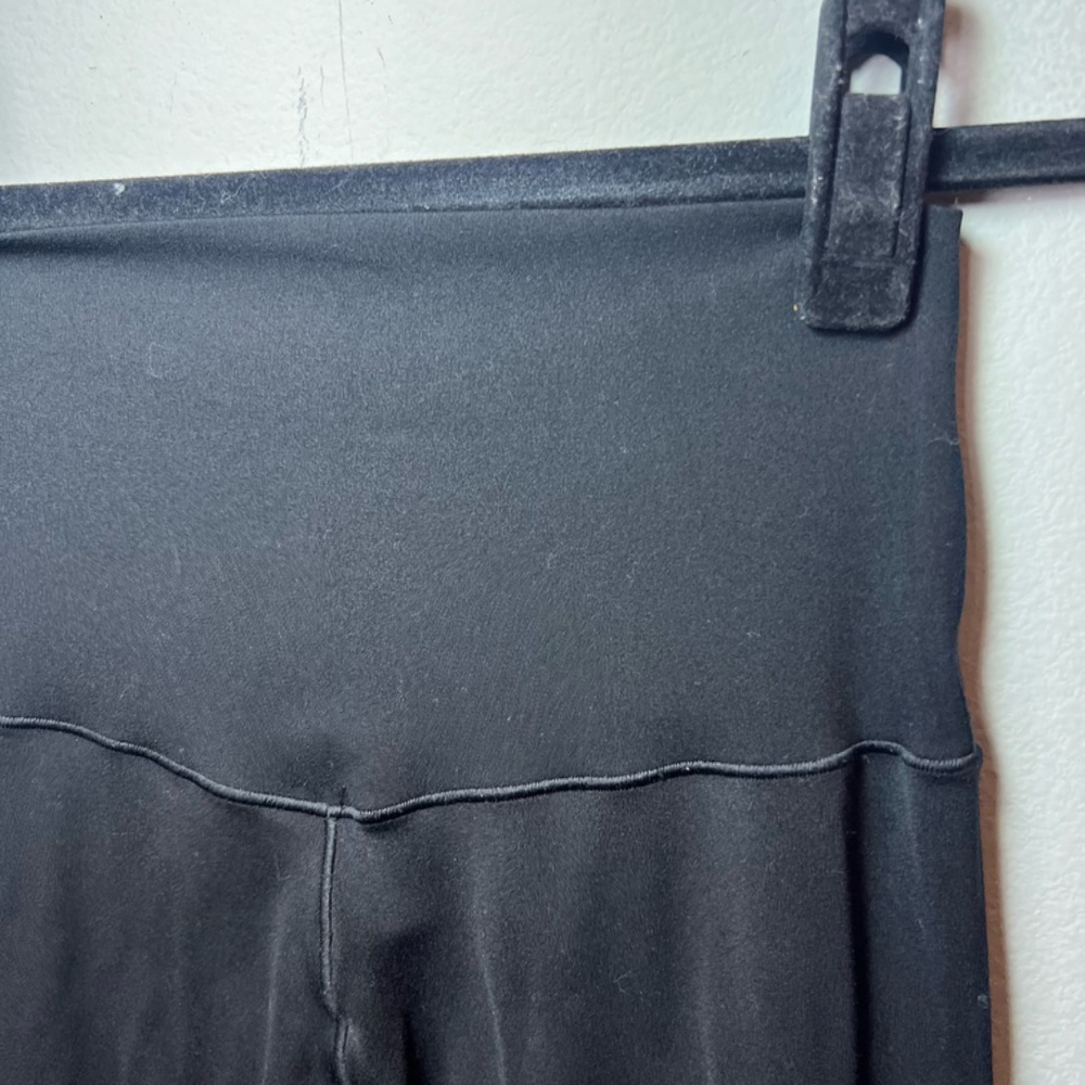 Offline By Aerie Real Me Super Flare Hi-Rise Crossover Leggings Black  Sz Medium - Picture 8 of 8